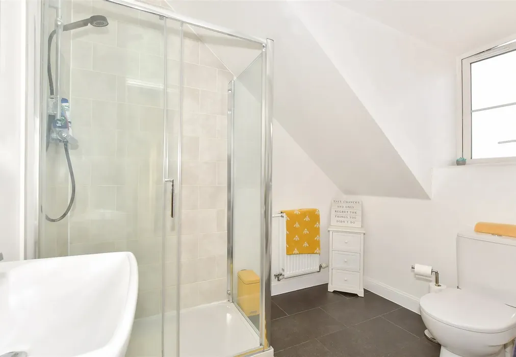 En-Suite - Winder Place, Aylesham, Canterbury, Kent - Wards of Kent