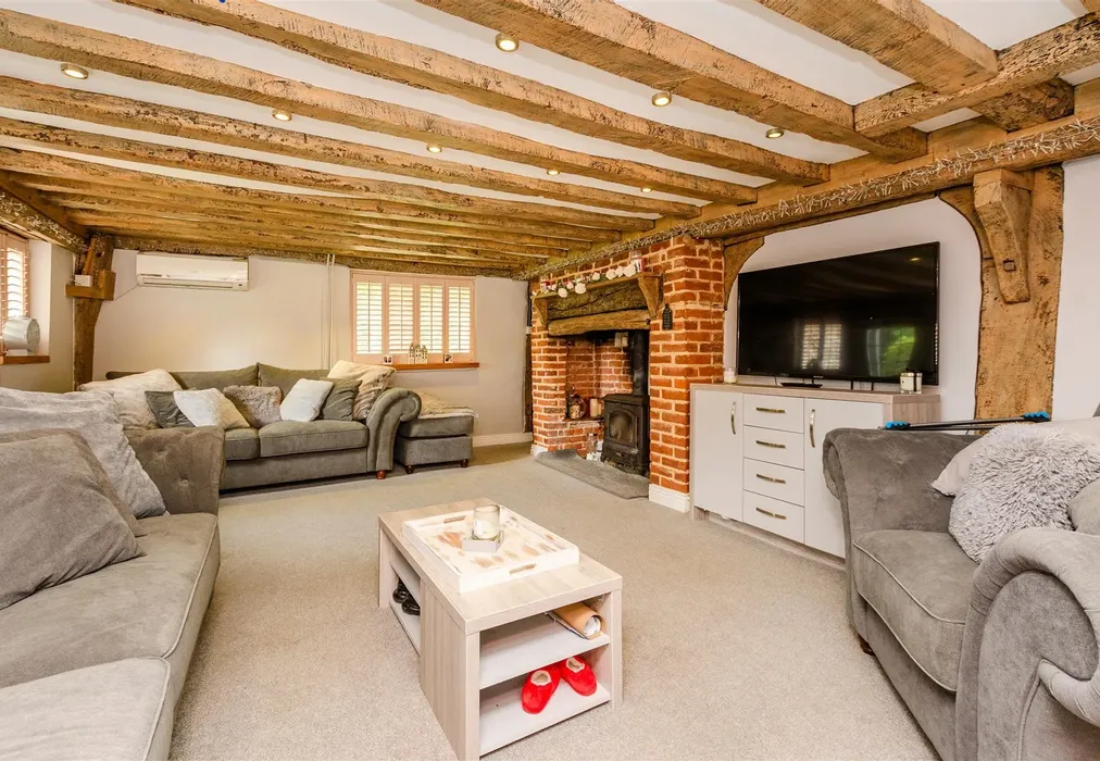 Lounge - Harvel Street, Meopham, Gravesend, Kent - Wards of Kent
