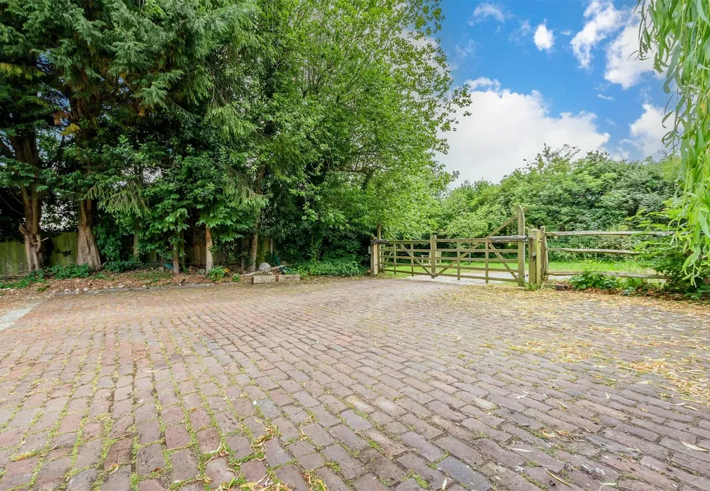 Driveway/Parking - Harvel Street, Meopham, Gravesend, Kent - Wards of Kent