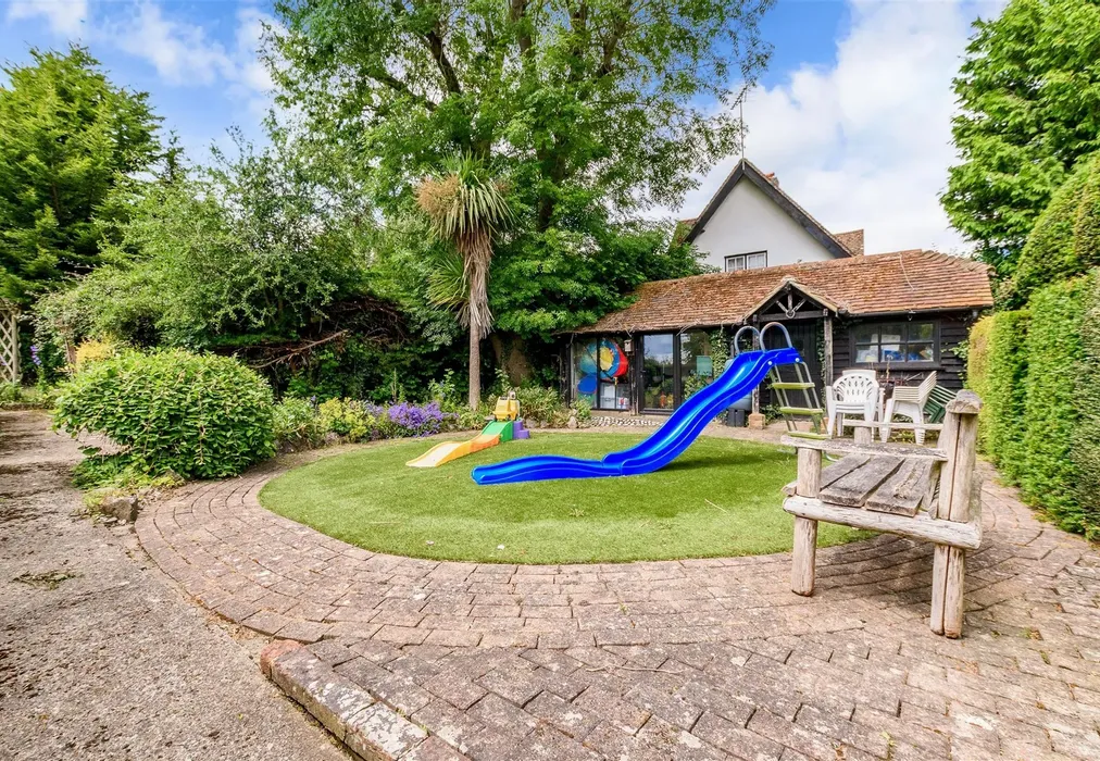 Workshop/Outbuildings - Harvel Street, Meopham, Gravesend, Kent - Wards of Kent