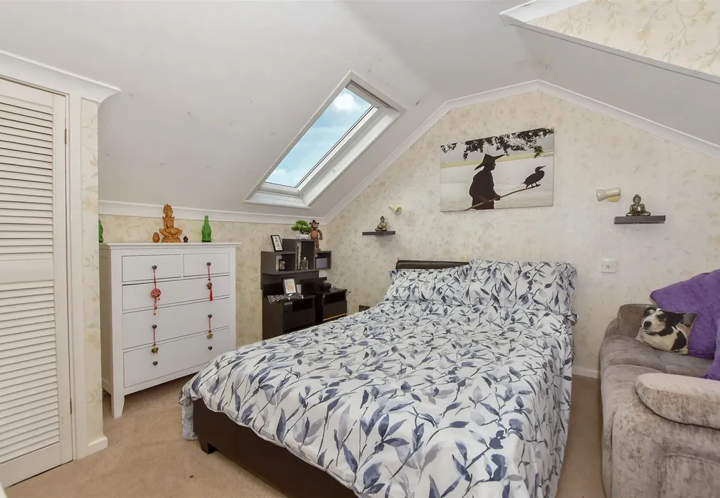 Bedroom 2 - Workhouse Lane, East Farleigh, Maidstone, Kent - Wards of Kent