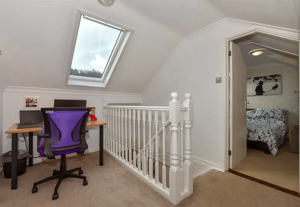 Landing - Workhouse Lane, East Farleigh, Maidstone, Kent - Wards of Kent