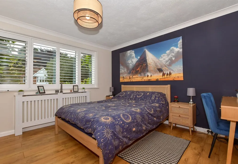 Bedroom 1 - Workhouse Lane, East Farleigh, Maidstone, Kent - Wards of Kent