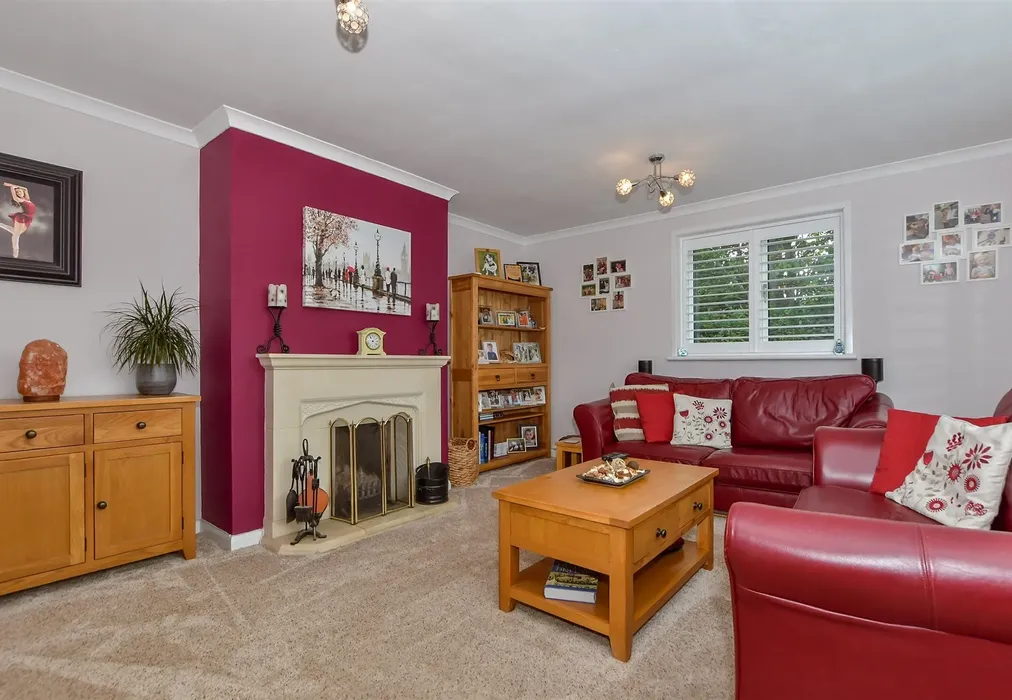 Lounge - Workhouse Lane, East Farleigh, Maidstone, Kent - Wards of Kent