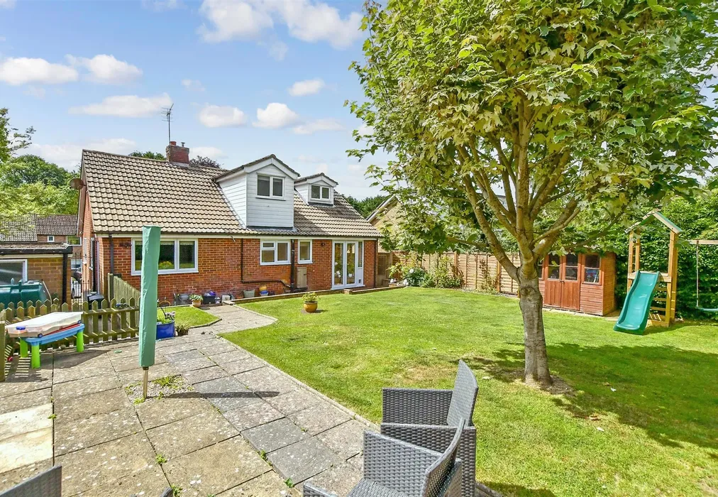Rear Garden - Workhouse Lane, East Farleigh, Maidstone, Kent - Wards of Kent