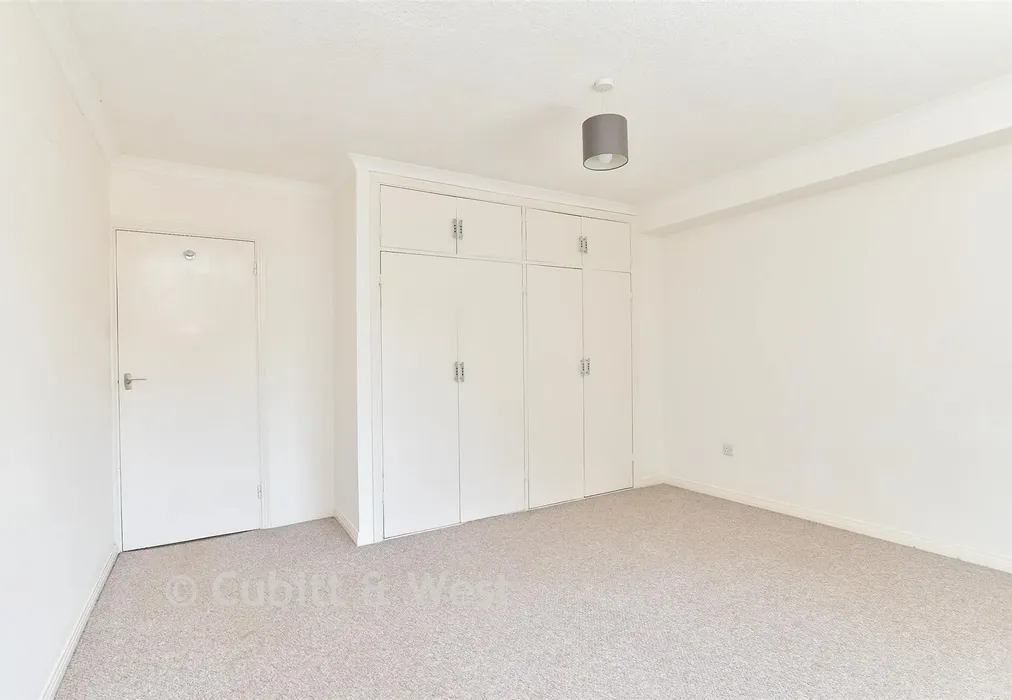 Bedroom 1 - London Road, Brighton, East Sussex - Wards of Kent