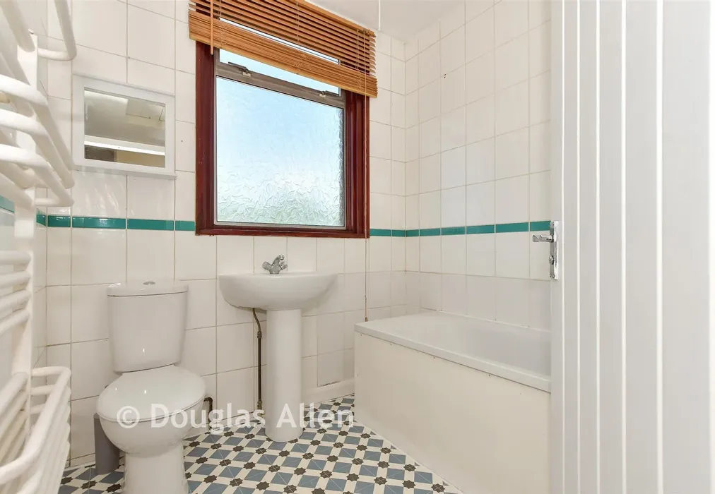 Bathroom - Billet Road, Walthamstow - Wards of Kent