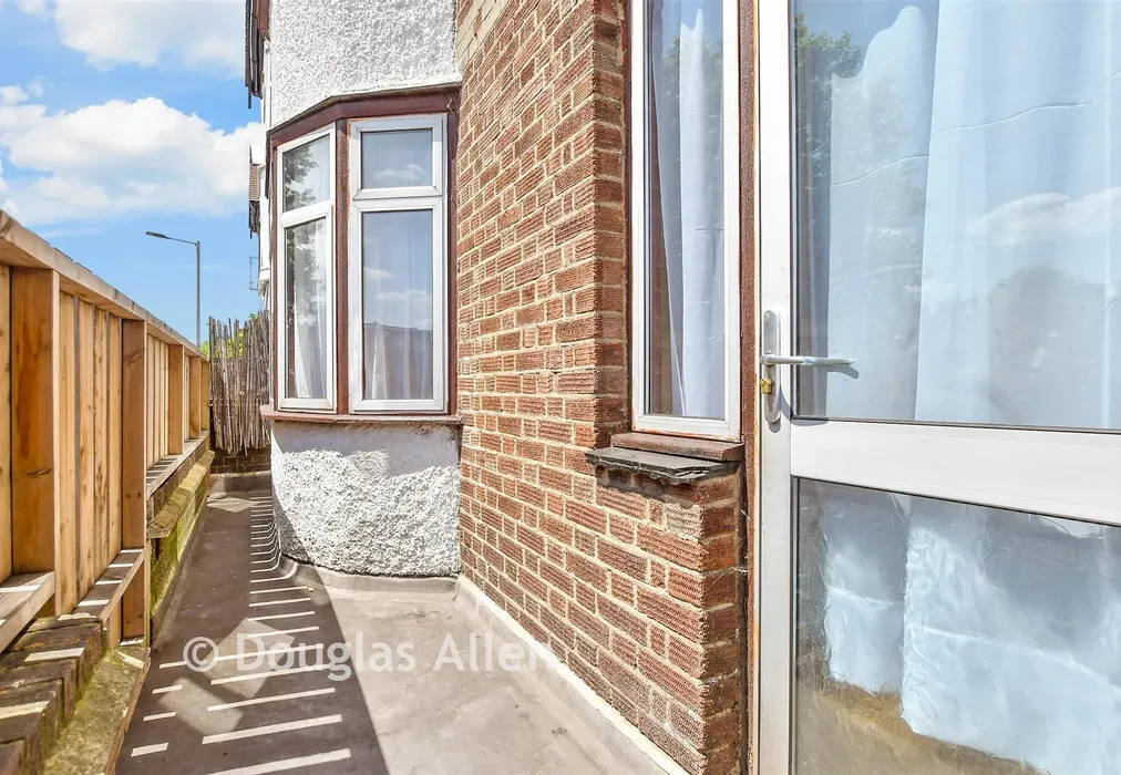 Balcony / Terrace - Billet Road, Walthamstow - Wards of Kent