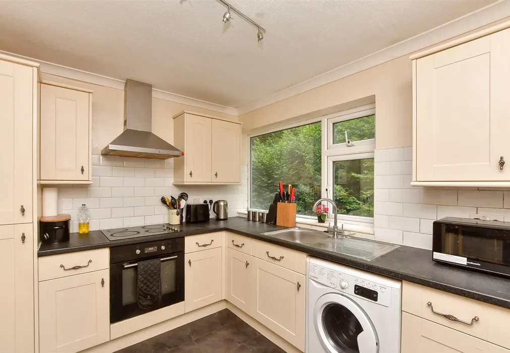 Kitchen - Beechwood Road, Caterham, Surrey - Wards of Kent