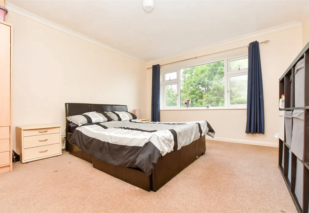 Bedroom 1 - Beechwood Road, Caterham, Surrey - Wards of Kent