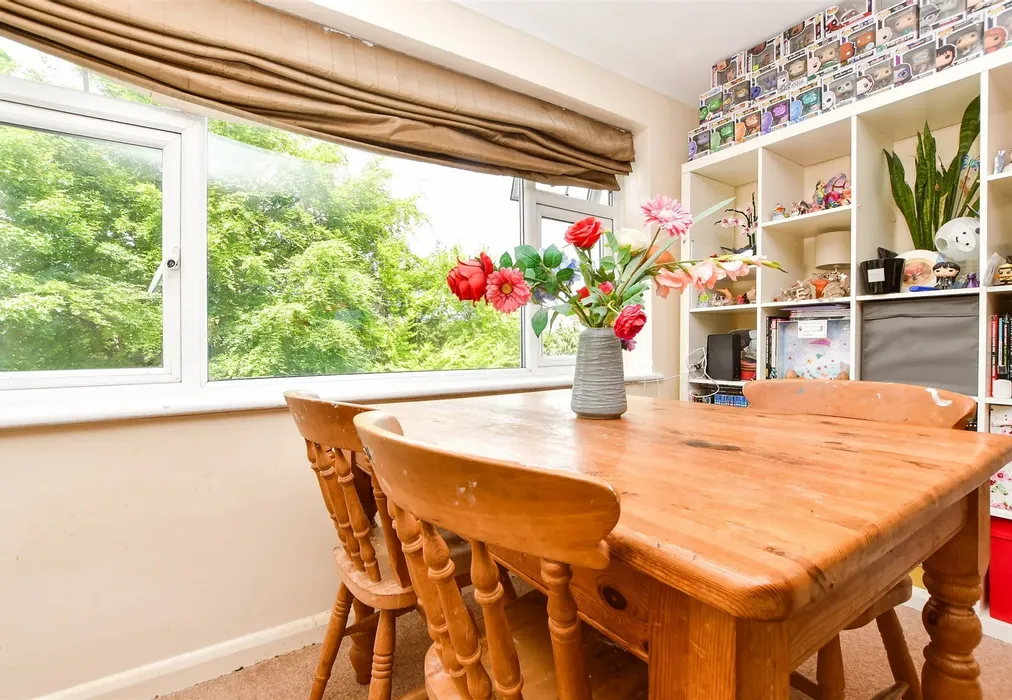 Internal Lifestyle Photograph - Beechwood Road, Caterham, Surrey - Wards of Kent