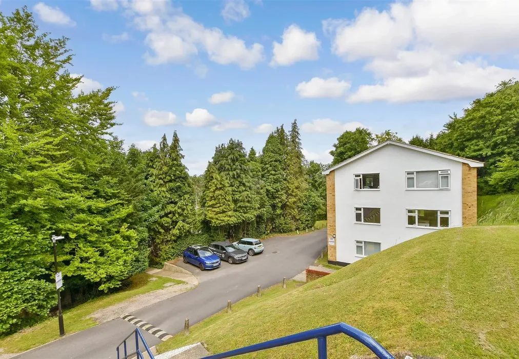 External Lifestyle Photograph - Beechwood Road, Caterham, Surrey - Wards of Kent