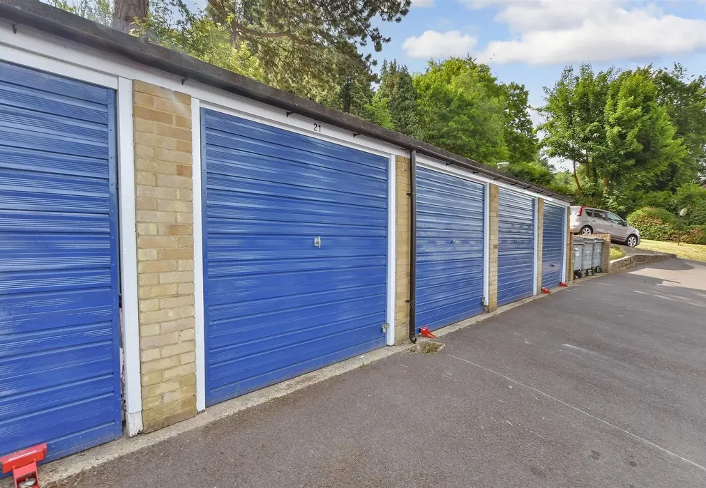 Garage - Beechwood Road, Caterham, Surrey - Wards of Kent