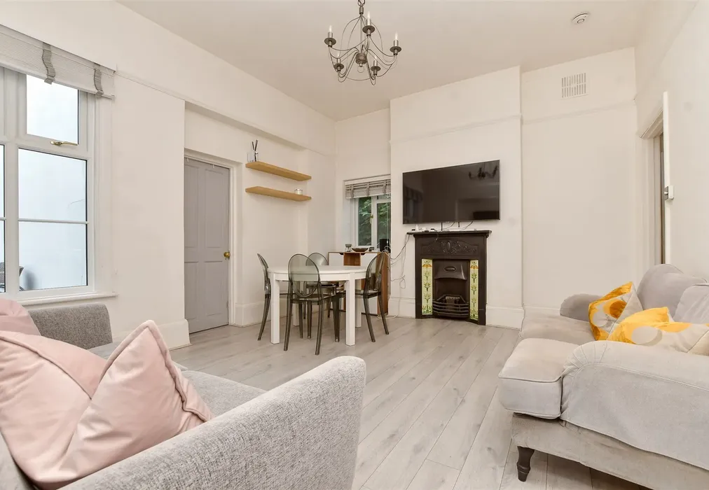 Lounge - Croft Road, Sutton, Surrey - Wards of Kent