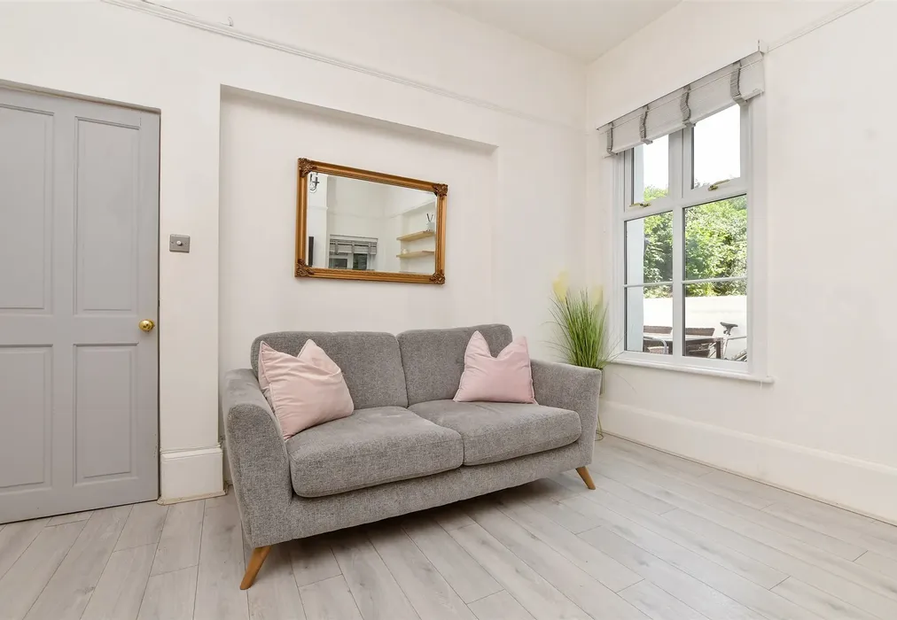 Lounge - Croft Road, Sutton, Surrey - Wards of Kent