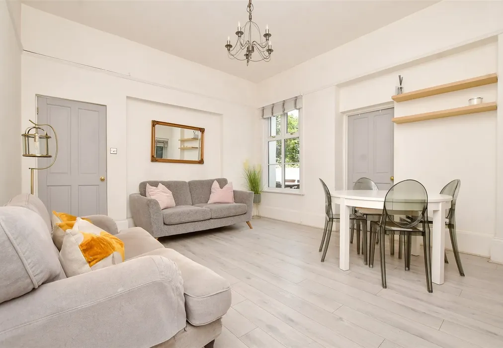 Lounge - Croft Road, Sutton, Surrey - Wards of Kent