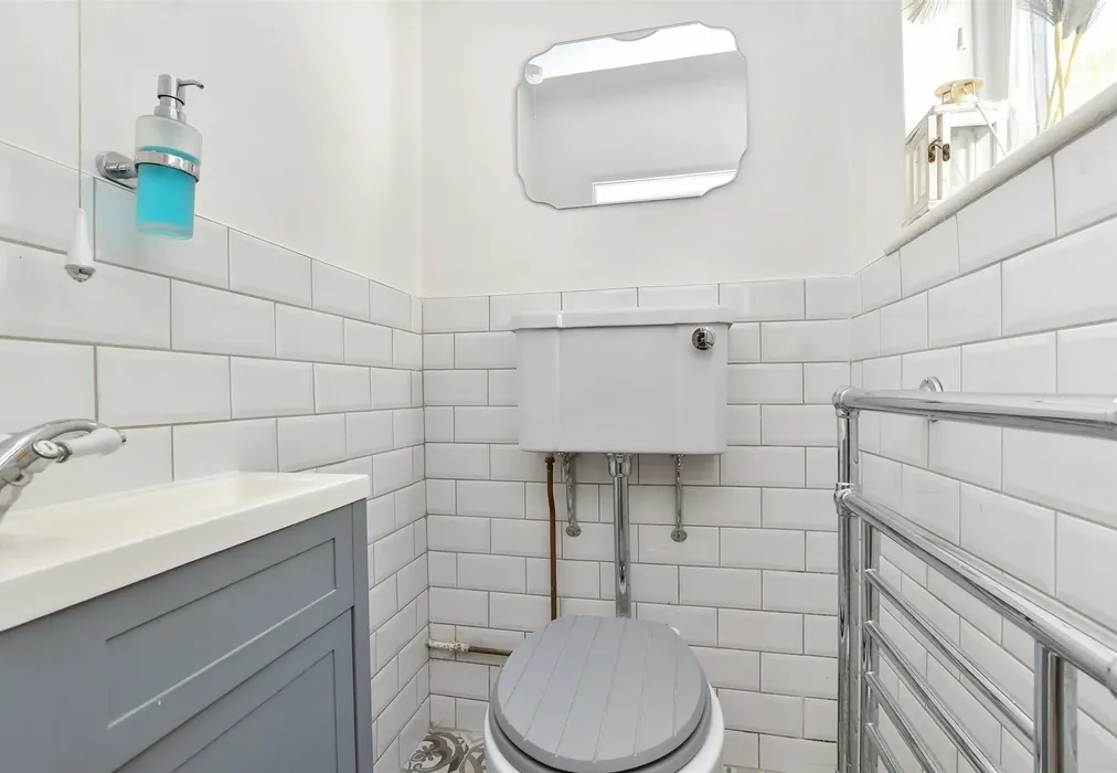 Separate WC - Croft Road, Sutton, Surrey - Wards of Kent