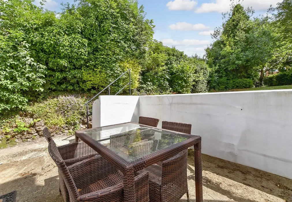 Balcony / Terrace - Croft Road, Sutton, Surrey - Wards of Kent