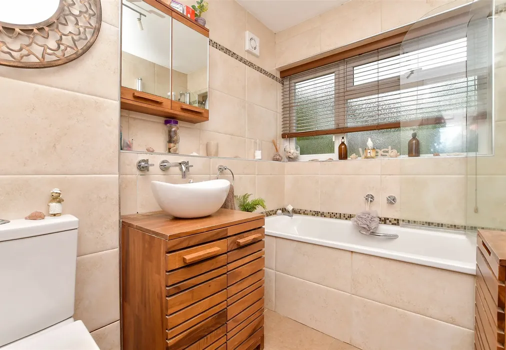Bathroom - Courtwood Lane, Croydon, Surrey - Wards of Kent