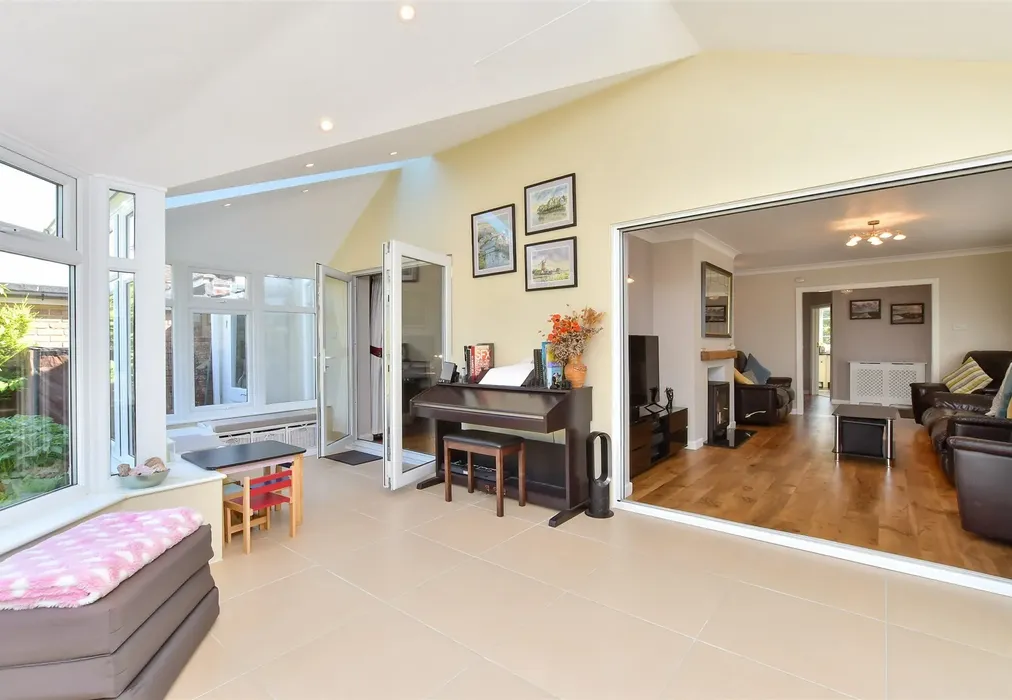 Sun Room - Sea Lane, Ferring, West Sussex - Wards of Kent