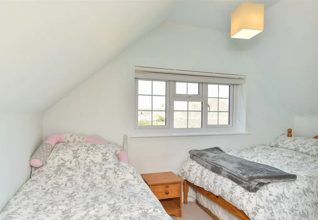 Bedroom 2 - Sea Lane, Ferring, West Sussex - Wards of Kent