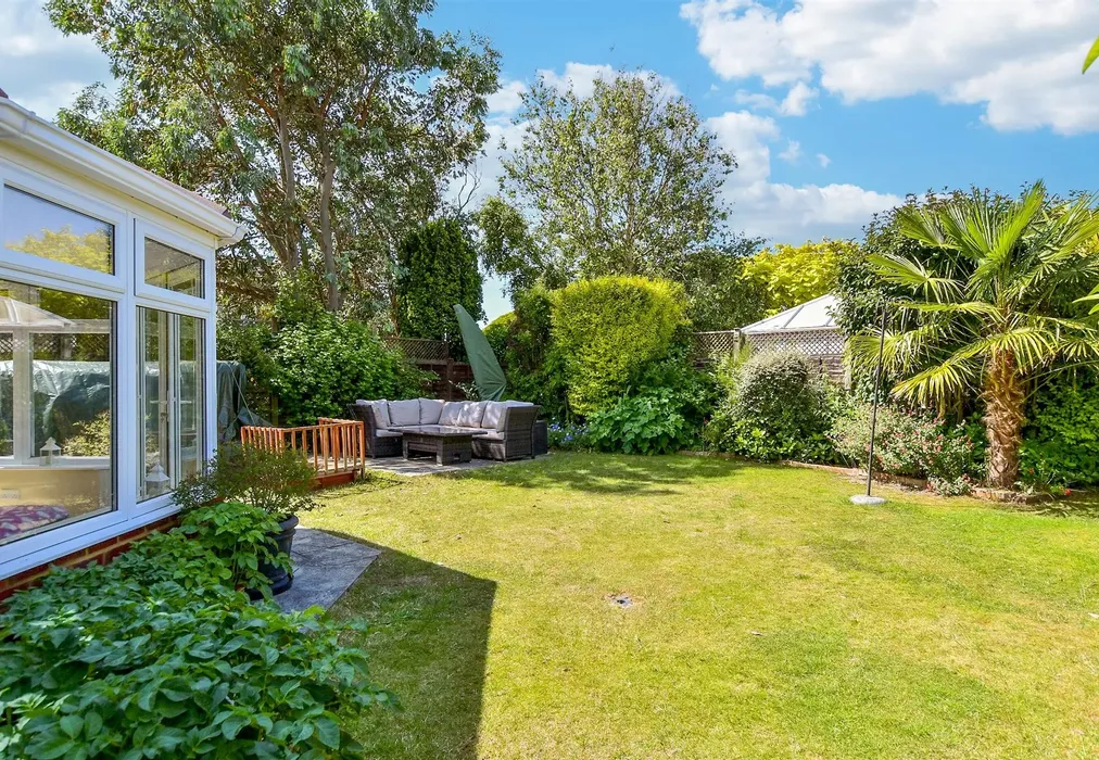 Rear Garden - Sea Lane, Ferring, West Sussex - Wards of Kent
