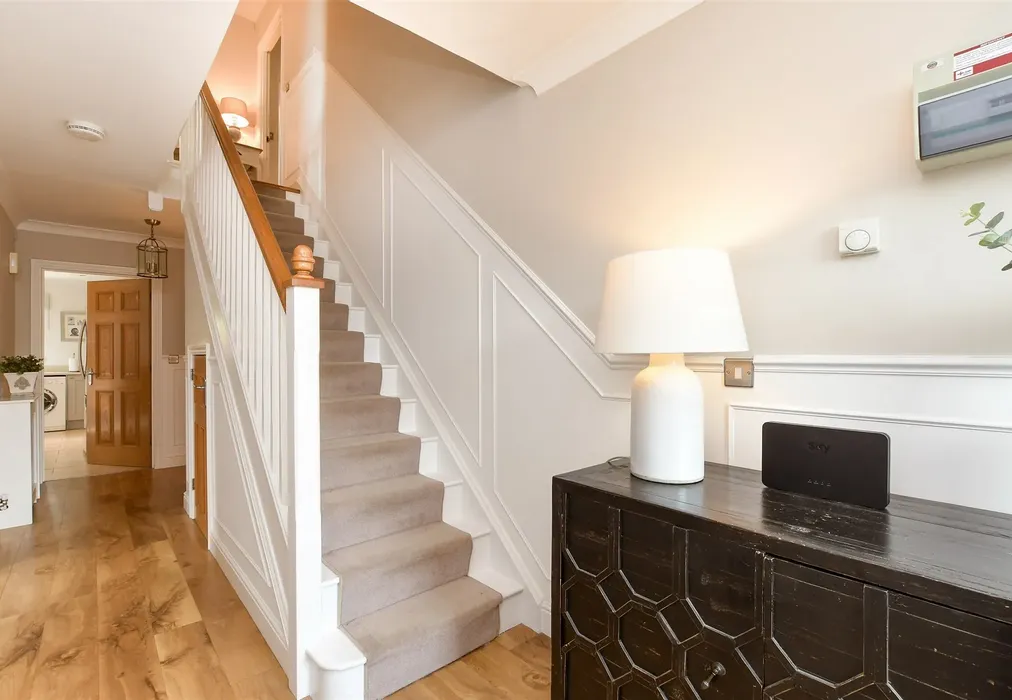 Entrance Hall - Bankside, Epsom, Surrey - Wards of Kent