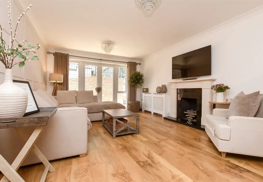 Lounge - Bankside, Epsom, Surrey - Wards of Kent