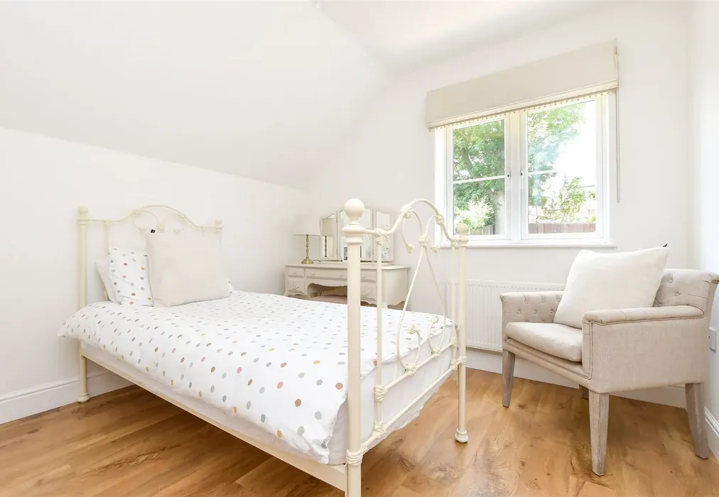 Bedroom 2 - Bankside, Epsom, Surrey - Wards of Kent