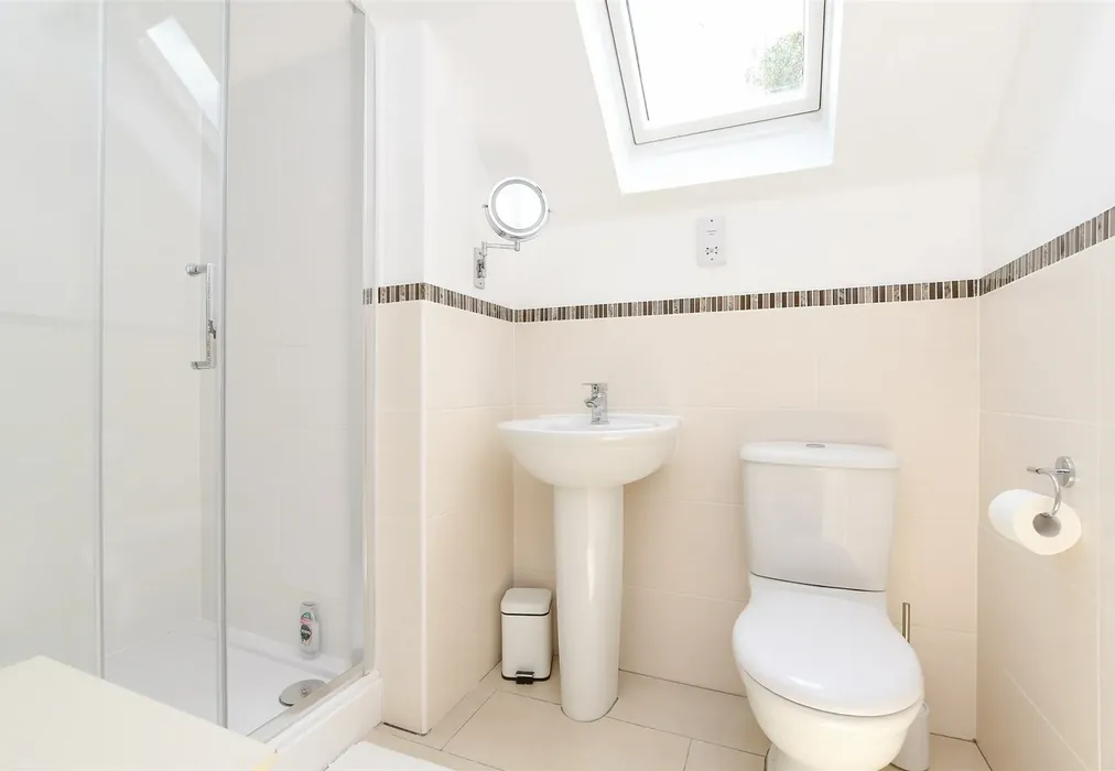 En-Suite Shower Room - Bankside, Epsom, Surrey - Wards of Kent