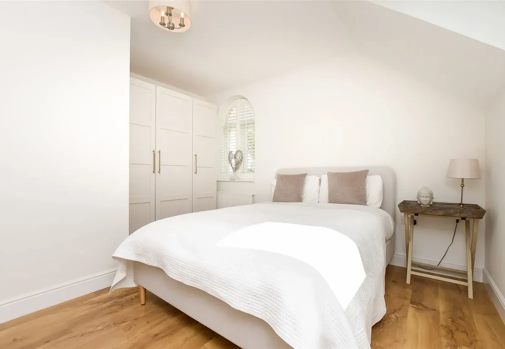 Bedroom 3 - Bankside, Epsom, Surrey - Wards of Kent