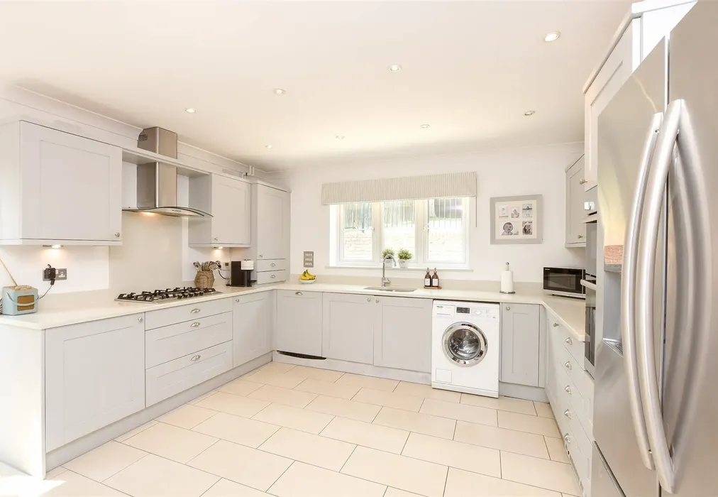 Kitchen/Diner - Bankside, Epsom, Surrey - Wards of Kent