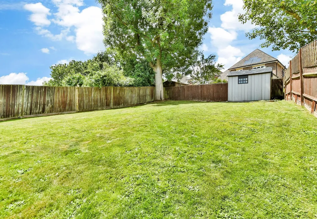 Rear Garden - Bankside, Epsom, Surrey - Wards of Kent