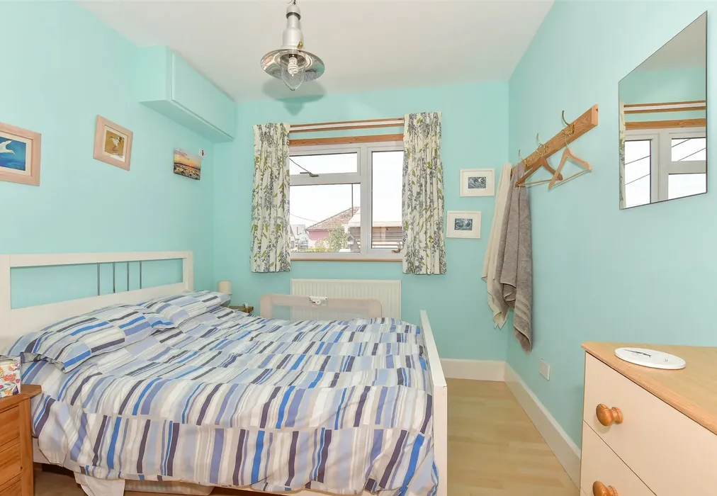 Bedroom 2 - Faversham Road, Seasalter, Whitstable, Kent - Wards of Kent