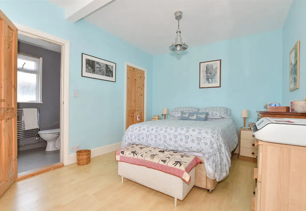 Bedroom 1 - Faversham Road, Seasalter, Whitstable, Kent - Wards of Kent
