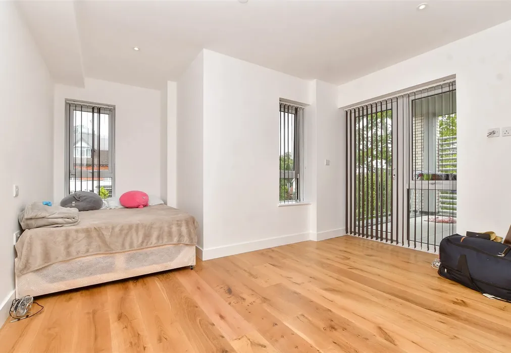 Bedroom 1 - Russell Hill, West Purley, Surrey - Wards of Kent