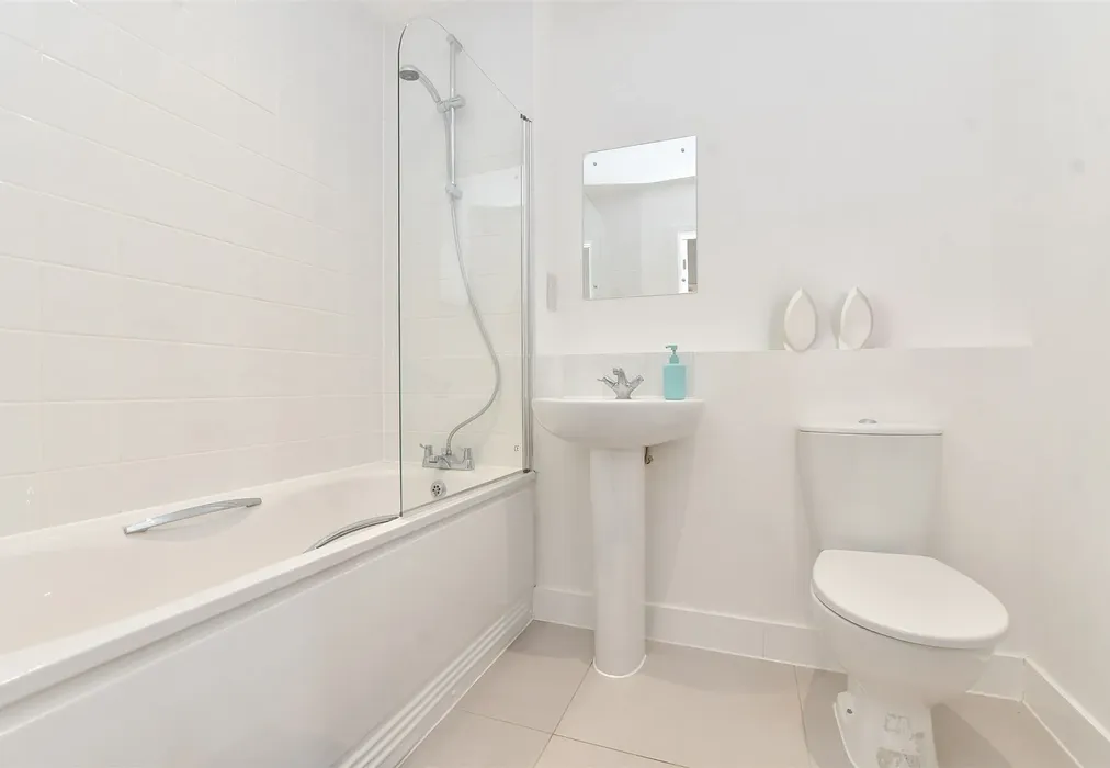 Bathroom - Russell Hill, West Purley, Surrey - Wards of Kent