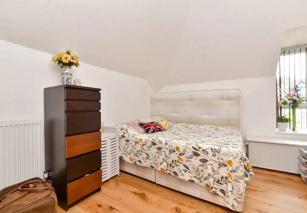 Bedroom 1 - Russell Hill, West Purley, Surrey - Wards of Kent