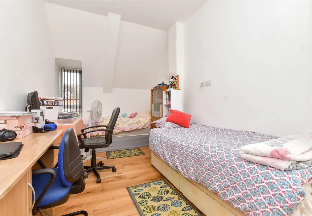 Bedroom 2 - Russell Hill, West Purley, Surrey - Wards of Kent