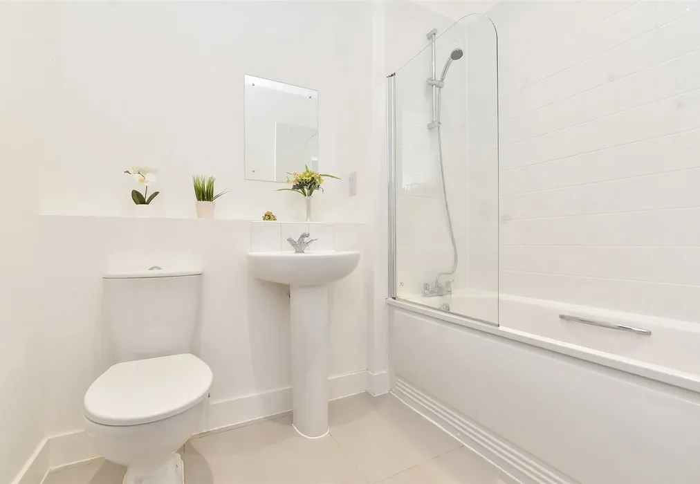Bathroom - Russell Hill, West Purley, Surrey - Wards of Kent