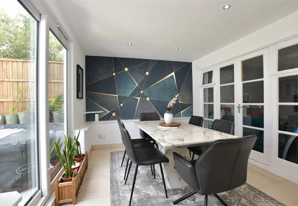 Family Room - Woodford Green, Woodford Green, Essex - Wards of Kent