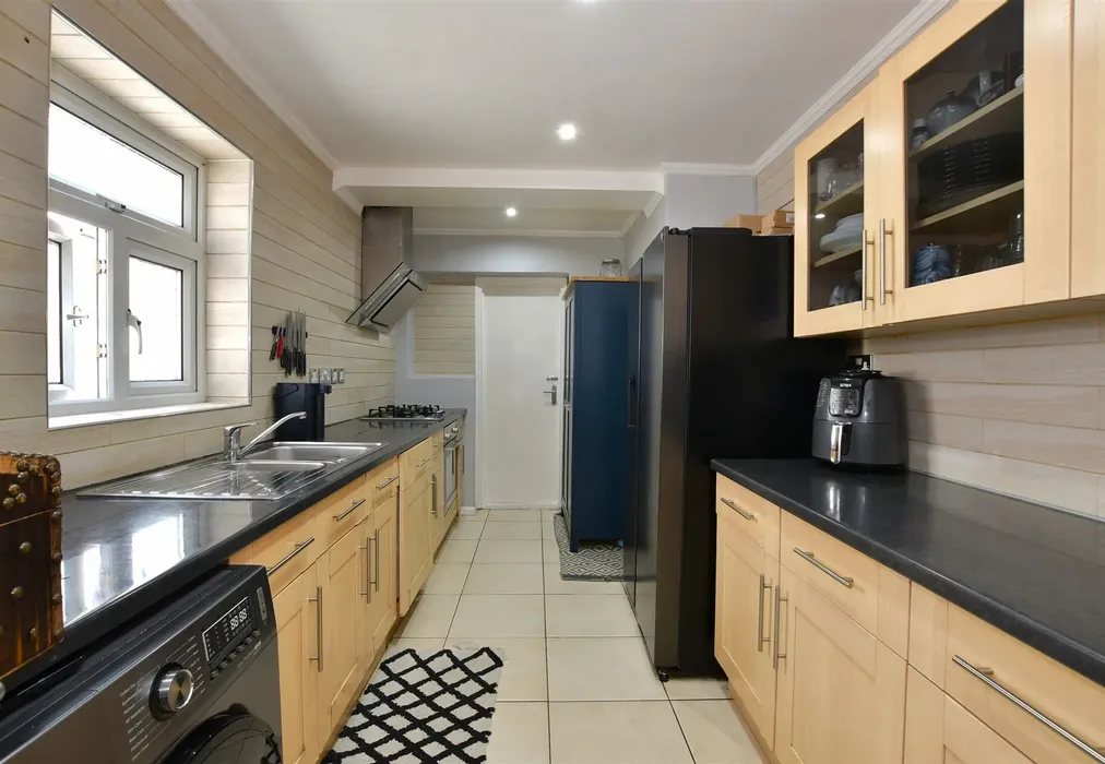 Kitchen - Woodford Green, Woodford Green, Essex - Wards of Kent