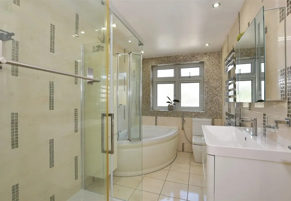 Bathroom - Woodford Green, Woodford Green, Essex - Wards of Kent