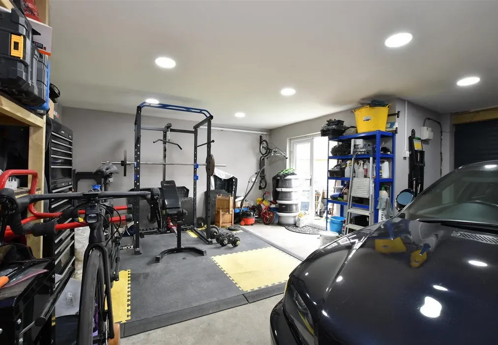 Workshop/Outbuildings - Woodford Green, Woodford Green, Essex - Wards of Kent