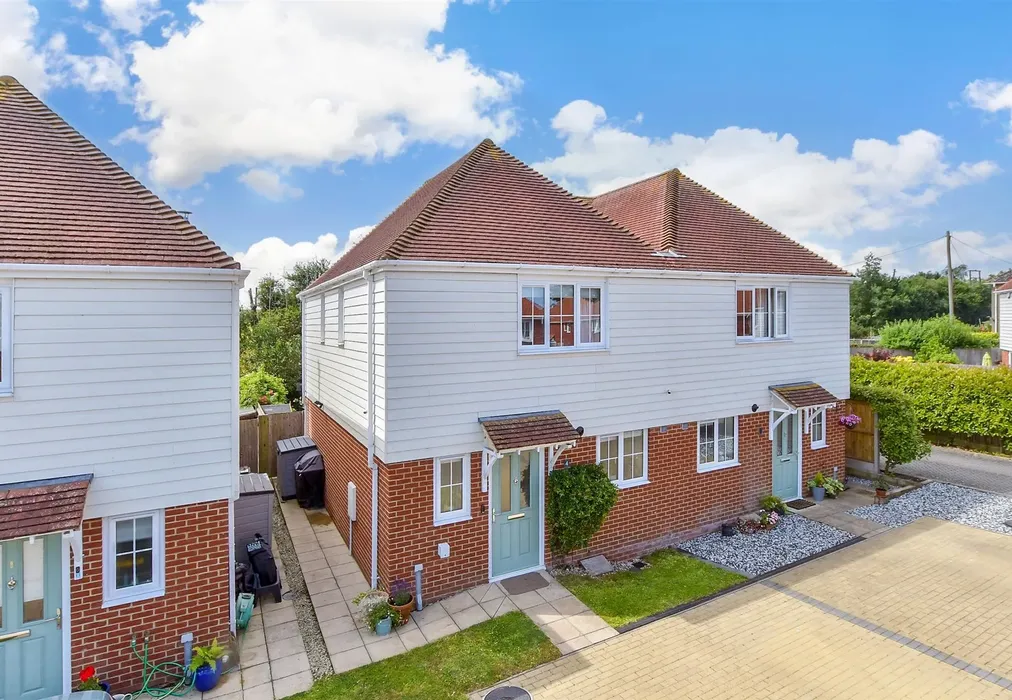 Front (Web) - Haze Wood Close, Faversham, Kent - Wards of Kent