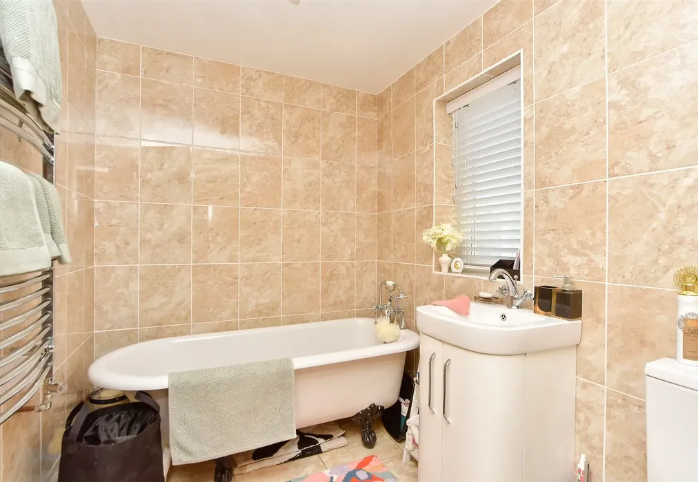 Bathroom - Bull Lane, Boughton-Under-Blean, Faversham, Kent - Wards of Kent