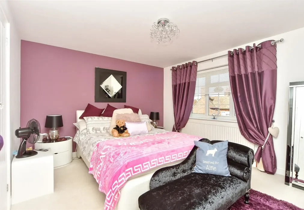 Bedroom 1 - Bull Lane, Boughton-Under-Blean, Faversham, Kent - Wards of Kent