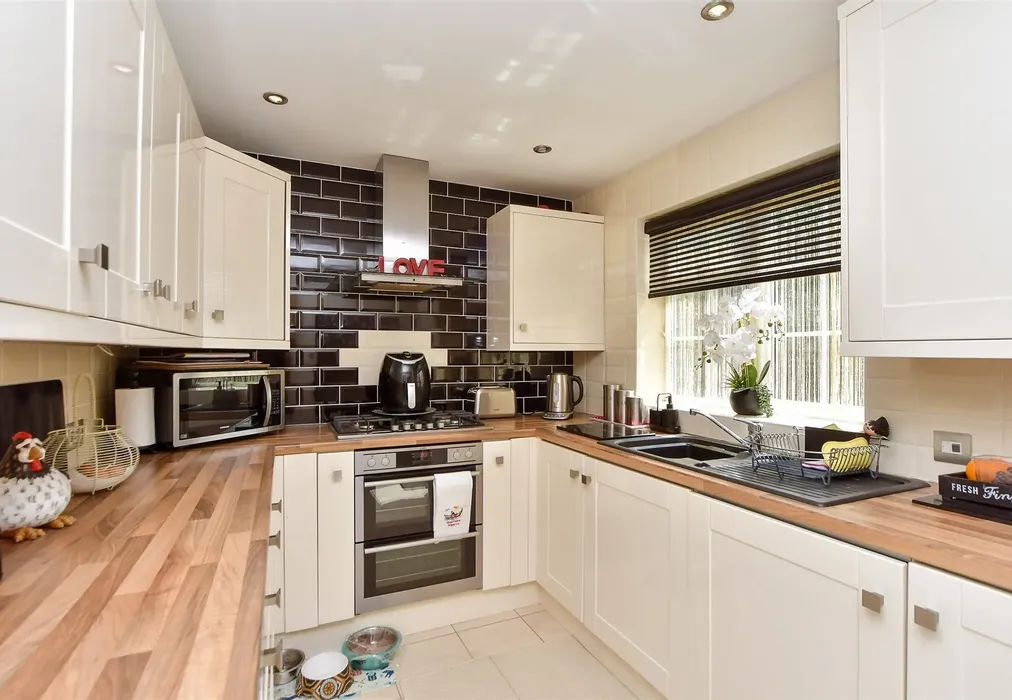 Kitchen - Bull Lane, Boughton-Under-Blean, Faversham, Kent - Wards of Kent