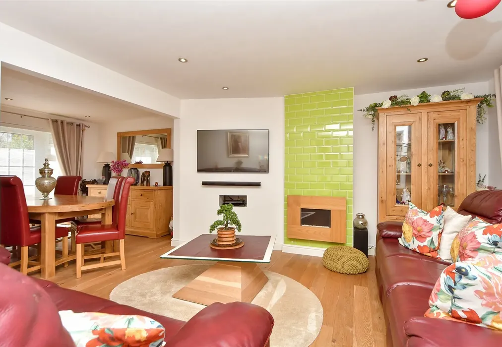 Lounge - Bull Lane, Boughton-Under-Blean, Faversham, Kent - Wards of Kent