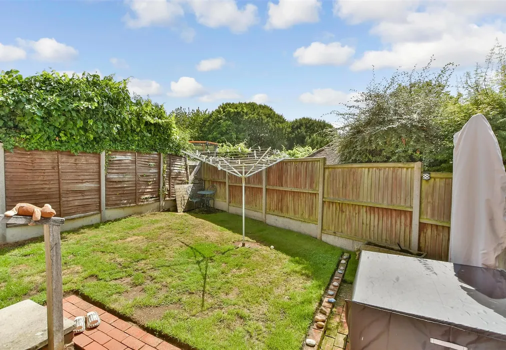 Rear Garden - Bull Lane, Boughton-Under-Blean, Faversham, Kent - Wards of Kent